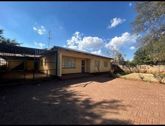 3 BEDROOM HOUSE FOR SALE IN VANDERBIJLPARK CW 2